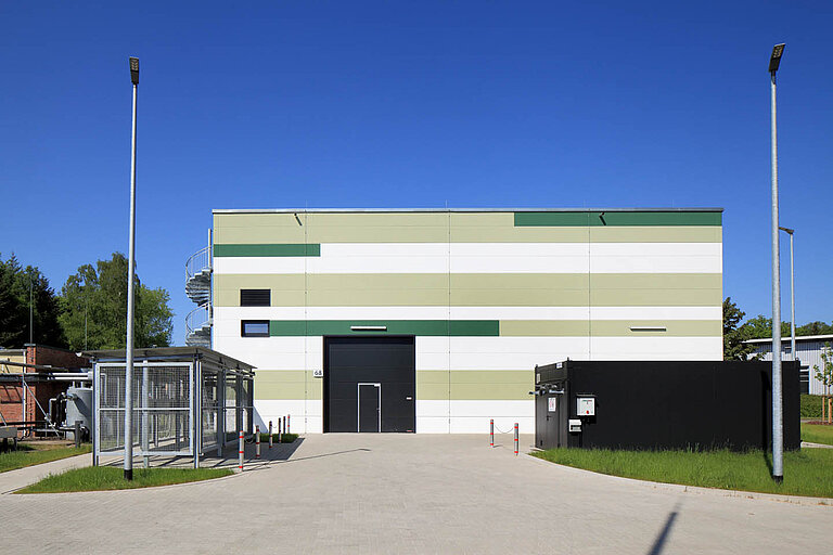 Helmholtz-Zentrum<br>Forschungshalle